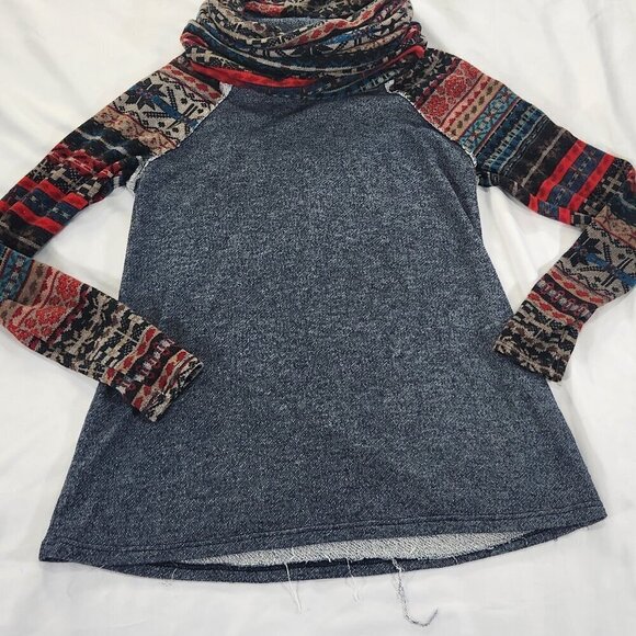 Mon Ami Gray Aztec Turtleneck Sweater
Lot F - Picture 5 of 7